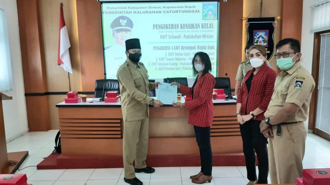 Lurah Caturtunggal Kukuhkan Lima KWT Padukuhan