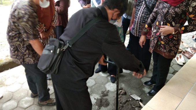 Upaya Konservasi Air, DLH Sleman Sosialisasikan Pembuatan Biopori