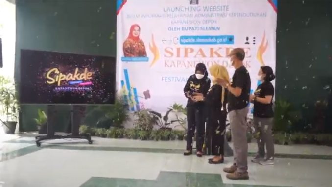 Permudah Urus Dokumen Kependudukan, Bupati Sleman Launching Aplikasi SIPAKDE