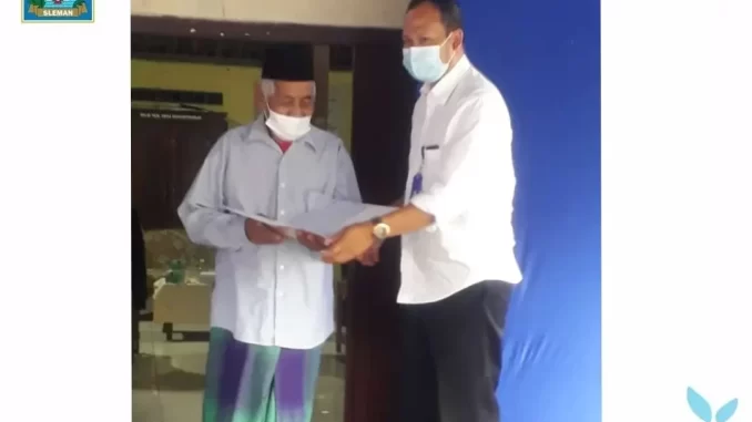 Penyerahan Hasil Sisir Adminduk dan Sosialisasi Sisir Adminduk di Padukuhan Denokan Maguwoharjo