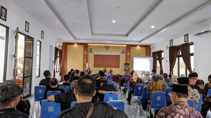 Dorong Pemutakhiran Data Administrasi Kependudukan, Kapanewon Depok Gelar Sosialisasi Kebijakan Adminduk, Pemutakhiuran Data dan Problematikanya