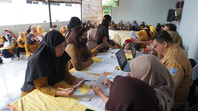 Jemput Bola Fasilitasi Pelayanan Kader Adminduk dan Aktivasi IKD (Identitas Kependudukan Digital) di Padukuhan Ngringin