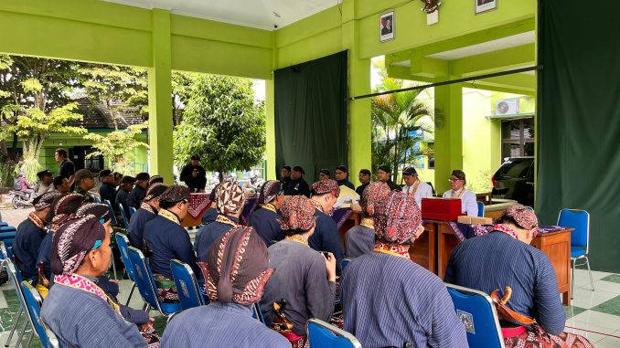 Tradisi Labuhan Merapi: Kapanewon Depok Terima Ubo Rampe dari Keraton